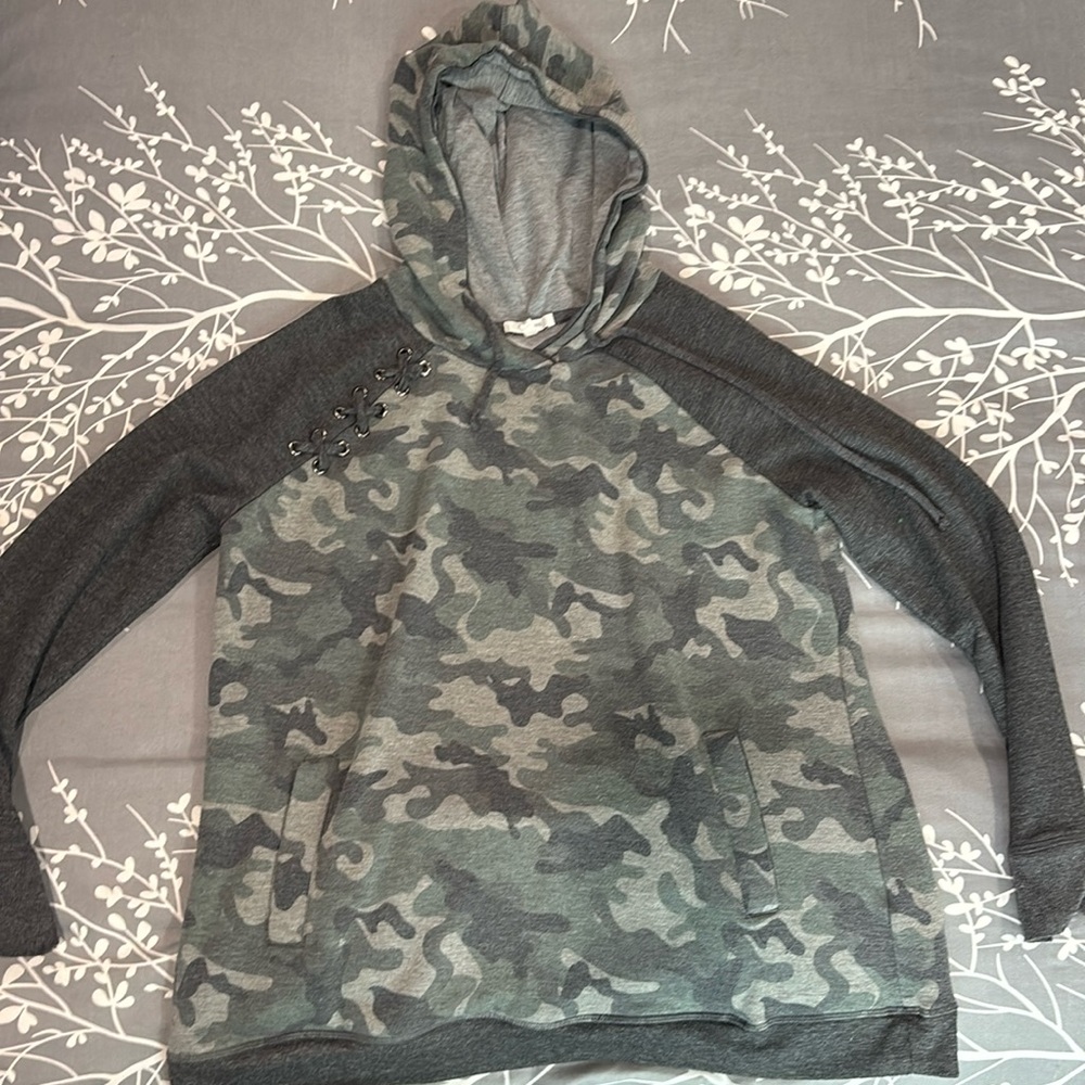 Maurice’s Hoodie Medium